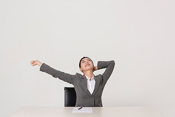 포토 JPG 스튜디오촬영 여자 포즈 팔벌리기 실내 한명 앉기 정장 상반신 20대 성인 앞모습 비즈니스라이프 한국인 직장인 비즈니스우먼 신입사원 기지개 성인여자한명만 국내포토 직업 1 라이프스타일 옷 뷰포인트 비즈니스 모션 사람 동양인 청년 내부 여자한명만 성인여자만 파일형식