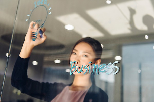 포토 JPG 여자 전구 회의 실내 한명 서기 정장 상반신 20대 성인 앞모습 아웃포커스 비즈니스라이프 한국인 기록 직장인 비즈니스우먼 회의실 신입사원 성인여자한명만 국내포토 직업 1 라이프스타일 옷 뷰포인트 비즈니스 모션 촬영기법 사람 동양인 청년 내부 여자한명만 성인여자만 파일형식