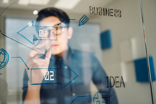 포토 JPG 응시 남자 회의 실내 한명 서기 상반신 20대 성인 앞모습 아웃포커스 캐주얼 비즈니스라이프 한국인 기록 직장인 비즈니스맨 회의실 신입사원 보드마카 성인남자한명만 국내포토 직업 1 라이프스타일 시선 옷 뷰포인트 비즈니스 모션 촬영기법 사람 동양인 청년 내부 펜 남자한명만 성인남자만 파일형식