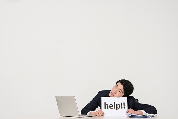 포토 직업 1 라이프스타일 시선 옷 남자 뷰포인트 가구 컨셉 비즈니스 모션 프레임 알림판 실내 사람 동양인 청년 내부 전자제품 사각형 도움 직장인 판 남자한명만 성인남자만 파일형식 엎드리기 책상 의자 앉기 노트북 들기 배너 힘듦 응시 앞모습 JPG 성인 20대 신입사원 비즈니스라이프 스튜디오촬영 정장 비즈니스맨 한명 성인남자한명만 상반신 한국인 포즈 광고판 사각프레임 헬프 국내포토