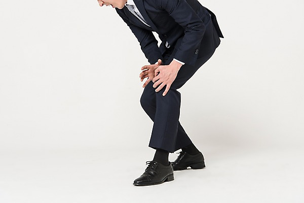 포토 JPG 스튜디오촬영 남자 포즈 스트레스 실내 한명 서기 정장 20대 성인 옆모습 비즈니스라이프 고통 한국인 하반신 직장인 비즈니스맨 신입사원 관절염 무릎 성인남자한명만 국내포토 직업 1 라이프스타일 옷 감정 뷰포인트 비즈니스 모션 사람 동양인 청년 내부 신체부위 질병 남자한명만 성인남자만 파일형식