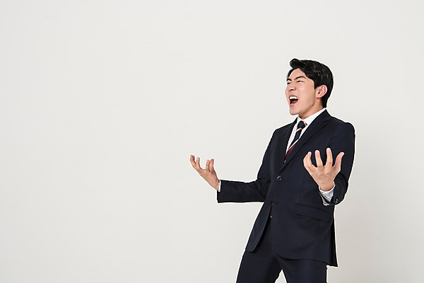 포토 JPG 스튜디오촬영 남자 포즈 스트레스 실내 한명 서기 정장 상반신 20대 성인 옆모습 비즈니스라이프 외침 한국인 분노 직장인 비즈니스맨 신입사원 성인남자한명만 국내포토 직업 1 라이프스타일 옷 감정 뷰포인트 비즈니스 모션 사람 동양인 청년 내부 소리 남자한명만 성인남자만 파일형식