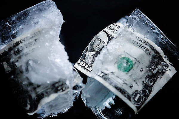 포토 JPG 사람없음 금융 달러 얼음 외화 찢어짐 경제불황 국내포토 자연요소 돈 모션 경제 불황 파일형식