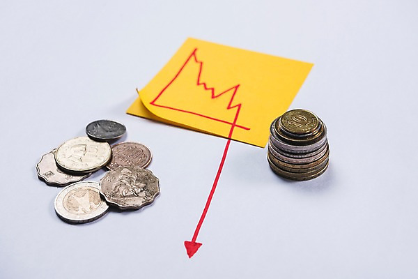 포토 JPG 종이 그래프 사람없음 금융 동전 하락 포스트잇 외화 국내포토 컨셉 돈 경제 메모지 파일형식