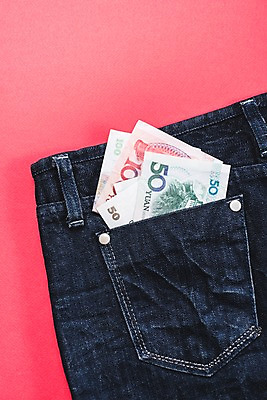 포토 JPG 지폐 사람없음 금융 중국 청바지 외화 뒷주머니 위안화 국내포토 아시아 돈 바지 경제 파일형식