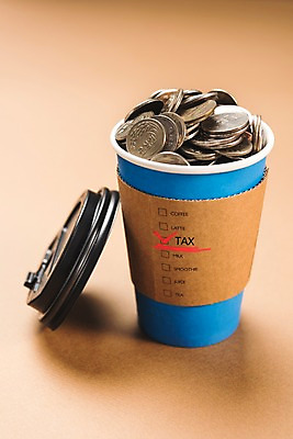 포토 JPG 사람없음 금융 동전 백원 체크표시 오십원 세금 테이크아웃컵 연말정산 국내포토 돈 컵 경제 확인 파일형식