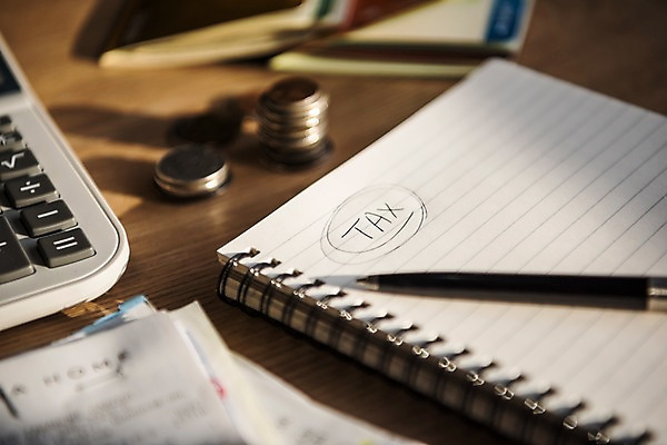 포토 JPG 사람없음 금융 펜 쌓기 동전 공책 계산기 책상 통장 영수증 회계 세금 연말정산 국내포토 가구 돈 모션 문구용품 경제 필기구 장비 파일형식