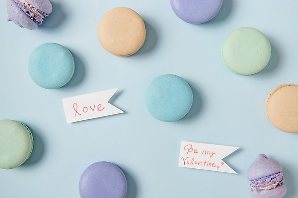 포토 JPG 하늘색 백그라운드 프로포즈 발렌타인데이 사랑 이벤트 사람없음 하트 데이 파스텔 마카롱 국내포토 모양 기념일 감정 데이이벤트 학용품 디저트 파란색 파일형식