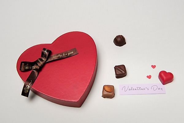 포토 JPG 백그라운드 프로포즈 발렌타인데이 선물 이벤트 사람없음 선물상자 초콜릿 하트 데이 국내포토 모양 기념일 데이이벤트 디저트 상자 파일형식