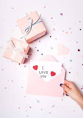 포토 JPG 손 백그라운드 프로포즈 선물 사랑 신체부위 선물상자 하트 편지 파스텔 아이러브유 국내포토 모양 감정 학용품 사람 상자 파일형식