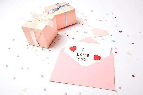 포토 JPG 백그라운드 프로포즈 선물 사랑 이벤트 사람없음 선물상자 하트 편지 파스텔 아이러브유 국내포토 모양 감정 학용품 상자 파일형식