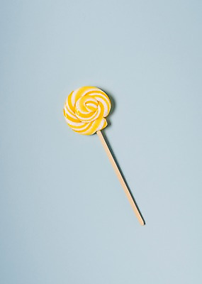 포토 JPG 하늘색 백그라운드 화이트데이 막대사탕 이벤트 사람없음 노란색 데이 파스텔 국내포토 기념일 컬러 데이이벤트 학용품 사탕 파란색 파일형식