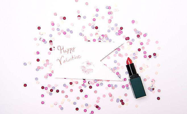 포토 JPG 백그라운드 키스 발렌타인데이 이벤트 사람없음 빨간색 팻말 립스틱 입술 데이 파스텔 입술모양 키스마크 분홍색배경 국내포토 모양 기념일 분홍색 컬러 데이이벤트 학용품 프레임 신체부위 화장품 애정표현 파일형식