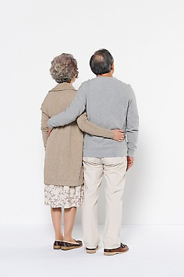 포토 JPG 스튜디오촬영 전신 부부 여자 할아버지 노년 남자 할머니 허리손 가족 실내 서기 두명 뒷모습 노부부 한국인 60대 노인만 국내포토 커플 뷰포인트 포즈 관계 모션 사람 동양인 성인 내부 성인만 파일형식 인종
