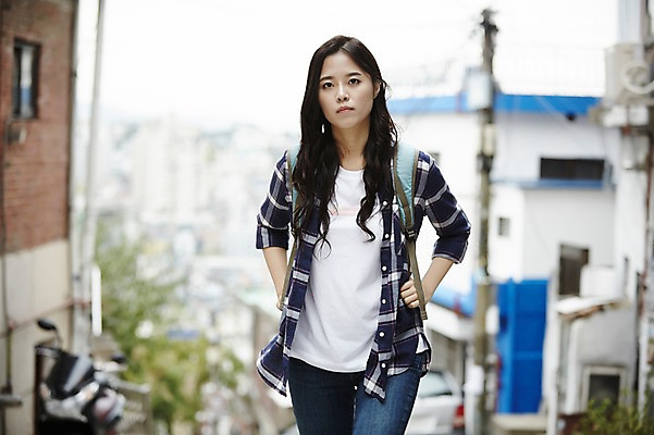 포토 JPG 주간 학생 우먼라이프 여자 대학생 주택 무표정 한명 상반신 20대 성인 야외 앞모습 캐주얼 걷기 마을 한국인 취업준비생 주택가 백팩 성인여자한명만 국내포토 자연요소 1 라이프스타일 옷 감정 뷰포인트 가방 모션 표정 사람 동양인 청년 건물 구직 여자한명만 성인여자만 파일형식