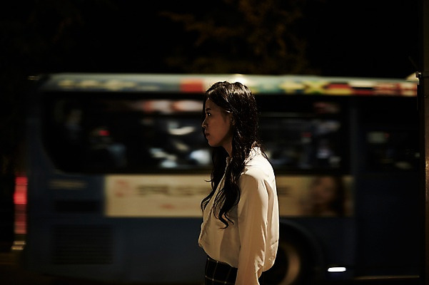 포토 JPG 우먼라이프 응시 여자 버스 피곤 한명 상반신 20대 성인 야외 옆모습 걷기 한국인 직장인 야간 퇴근 세미정장 힘듦 성인여자한명만 국내포토 자연요소 직업 1 라이프스타일 시선 육상교통 뷰포인트 컨셉 모션 대중교통 사람 동양인 정장 청년 출퇴근 여자한명만 성인여자만 파일형식