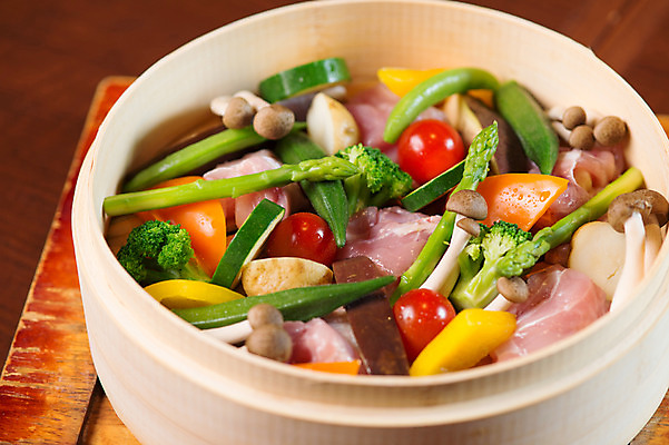 포토 JPG 음식 방울토마토 피망 실내 육류 근접촬영 사람없음 버섯 브로콜리 아스파라거스 대나무찜기 일본음식 국내포토 뷰포인트 토마토 채소 식재료 내부 찜기 파일형식