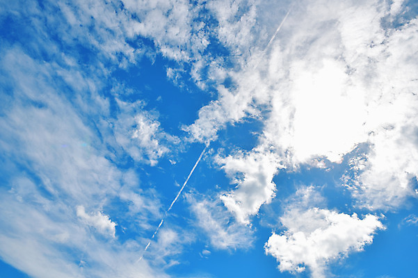 포토 JPG 주간 구름 자연 하늘 풍경 사람없음 야외 일본 맑음 비행운 아키타 국내포토 자연요소 아시아 날씨 생태계 파일형식 구름_자연