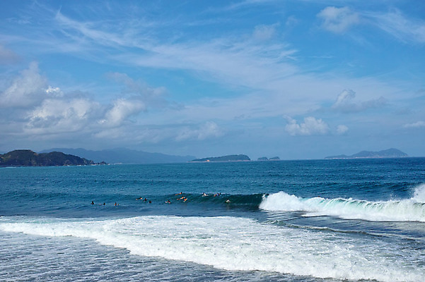 포토 JPG 주간 구름 파도 자연 하늘 풍경 여러명 해변 야외 일본 맑음 수영 해수욕장 해수욕 도쿠시마 국내포토 자연요소 아시아 바다 다수 날씨 휴가 사람 수상스포츠 생태계 파일형식