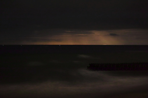 포토 JPG 구름 자연 하늘 풍경 해변 사람없음 야외 일출 노을 일본 일몰 야간 방파제 도쿠시마 수평선 국내포토 자연요소 공공시설 아시아 바다 생태계 파일형식