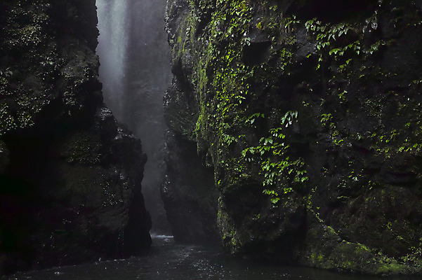 포토 JPG 주간 자연 풍경 사람없음 야외 일본 폭포 바위 도쿠시마 국내포토 자연요소 아시아 돌_바위 생태계 파일형식