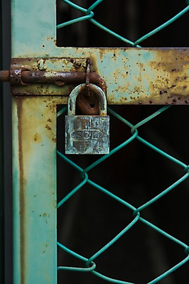 포토 JPG 주간 자물쇠 사람없음 야외 오브젝트 부식 철문 국내포토 자연요소 문 파일형식