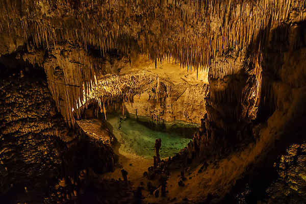 포토 JPG 해외이미지 유럽 호수 벽 여행 백그라운드 자연 산 실내 풍경 사람없음 야외 물 여행객 젖음 바위 구멍 동굴 스페인 지하 내추럴 깊이 땅바닥 루트 석회암 옛날 종유석 지질 지질학 해외202004 해외포토 자연요소 교육 나라 바닥 사람 내부 암석 돌_바위 생태계 파일형식 이미지허브