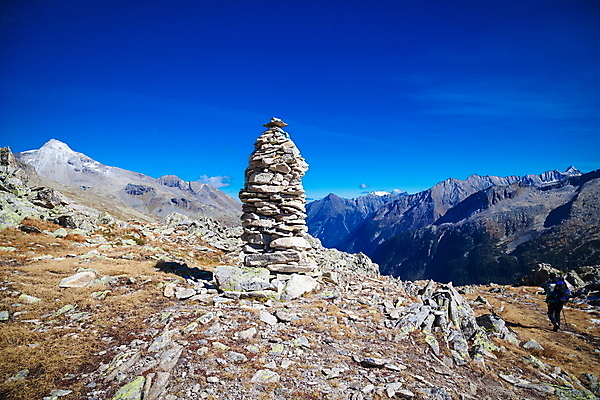 포토 JPG 해외이미지 꽃 유럽 호수 벤치 자연 하늘 산 풍경 사람없음 물 여름 파란색 계곡 이탈리아 트래킹 하이킹 오스트리아 알프스 암초 해외202004 해외포토 자연요소 식물 계절 나라 컬러 의자 레저 생태계 파일형식 이미지허브