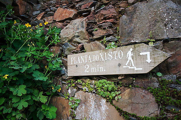 포토 JPG 해외이미지 유럽 벽 여행 건축양식 산 주택 사람없음 목재 여행객 마을 추위 시골 가리킴 지중해 포르투갈 방향 언덕 사인 타운 수공예 옛날 핸드메이드 해외202004 해외포토 나무 건축 나라 바다 재료 사람 손짓 건물 도시 공예 파일형식 이미지허브