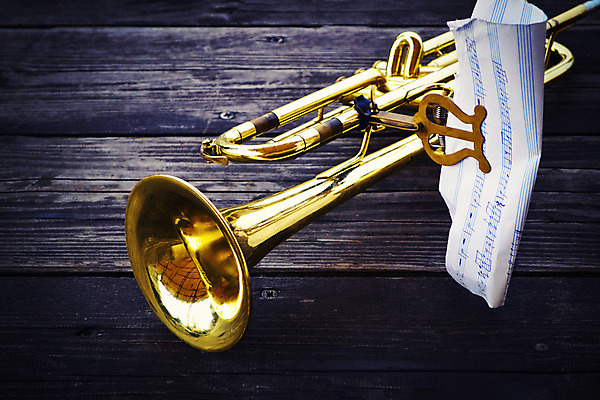 포토 JPG 해외이미지 음악 백그라운드 부분 바람 뿔 서기 사람없음 목재 금속 쪽지 소리 기구 도구 악단 황금 클래식 심볼 오브젝트 트럼펫 튜브 재즈 오케스트라 놋쇠 마우스피스 뮤지컬 실린더 해외202004 해외포토 자연요소 나무 컨셉 재료 모션 재질 날씨 문화예술 금관악기 파일형식 이미지허브