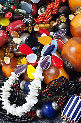 포토 JPG 해외이미지 목걸이 팔찌 아프리카 사람없음 빨간색 반지 보석 보물 사파이어 연지 터키석 해외202004 해외포토 나라 컬러 장신구 광석 파일형식 이미지허브