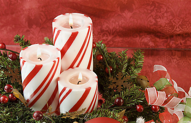 포토 JPG 해외이미지 열매 리본 잎 크리스마스 사람없음 장식 빨간색 초록색 줄무늬 눈송이 부식 전나무 해외202004 해외포토 나무 식물 기념일 컬러 무늬 눈_날씨 파일형식 이미지허브