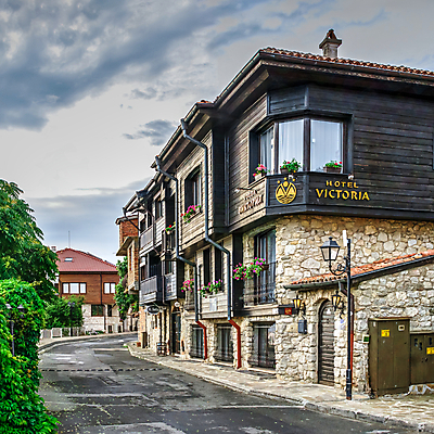 포토 JPG 해외이미지 유럽 벽 바다 섬 여행 건축양식 호텔 휴가 거리 파노라마 풍경 사람없음 야외 여름 식당 산책로 골동품 도시 바 성 역사 재산 저녁 박물관 휴양지 구시가지 불가리아 해외202004 해외포토 건축물 계절 건축 나라 길 숙소 촬영기법 금융 상점 장소 야간 파일형식 남유럽 이미지허브