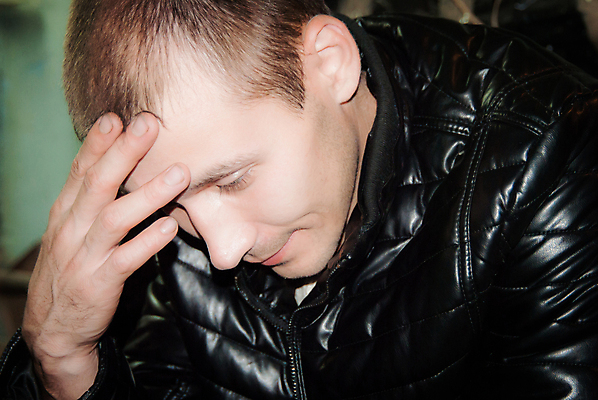 포토 JPG 해외이미지 백인 직업 1 손 응시 남자 얼굴 셔츠 생각 사업가 넥타이 휴식 친절 표정 한명 청년 반사 듣기 터치 표현 비즈니스맨 종업원 집중 명상 고민 싱글 턱 배려 해외202004 해외포토 서양인 시선 잡화 감정 컨셉 상의 비즈니스 모션 사람 성인 신체부위 직장인 파일형식 이미지허브