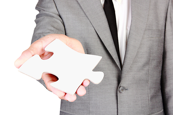 포토 JPG 해외이미지 1 손 남자 클리핑패스 조각 컨셉 프로포즈 성공 추상 노동자 아이디어 선물 사람 정장 사람없음 공백 도전 잡기 비즈니스맨 퍼즐 계획 연결 큼 흰배경 쇼 해결 고립 복잡 제출 지원 카피스페이스 제의 해외202004 해외포토 직업 옷 백그라운드 무늬 비즈니스 모션 신체부위 흰색 직장인 크기 파일형식 이미지허브