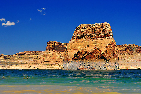 포토 JPG 해외이미지 공원 호수 모래 스포츠 여행 자연 하늘 휴가 산 파노라마 풍경 사람없음 빨간색 초록색 물 파란색 갈색 여행객 골짜기 미국 바위 보트 서핑 황무지 언덕 엽서 사암 애리조나 전국 지질학 해외202004 해외포토 자연요소 공공시설 교육 컬러 북아메리카 배_교통 촬영기법 사람 돌_바위 수상스포츠 편지 생태계 파일형식 이미지허브