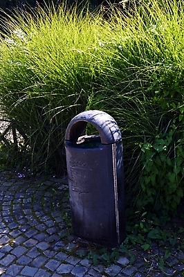 포토 JPG 해외이미지 공원 사람없음 초록색 파란색 환경 재활용 쓰레기통 흰색 도시 던지기 캔 쓰레기 폐기물 컨테이너 플라스틱 생태계 일반 낭비 생태학 옛날 해외202004 해외포토 공공시설 교육 산업 컬러 컨셉 모션 재질 친환경 파일형식 이미지허브