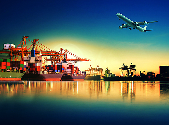 포토 JPG 해외이미지 산업 바다 이동 비즈니스 교통시설 비행기 항해 사람없음 파란색 항구 장비 화물 표현 만 보트 공항 큼 컨테이너 기중기 속도 무역 함선 상업 짐차 포트 물류 대패 로딩 수입 해외202004 해외포토 컬러 교통 컨셉 배_교통 항공교통 자동차 대중교통 운송업 중장비 크기 시설 파일형식 이미지허브