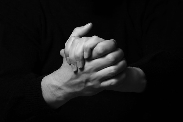 포토 JPG 해외이미지 손 남자 컨셉 2 회사 비즈니스 성공 악수 아이디어 손바닥 사람 정장 사람없음 파란색 평화 우주 검은색 어둠 힘 거래 흰색 큼 아래 공평 종료 무료 사용자 해외202004 해외포토 옷 컬러 손짓 신체부위 크기 방향 위치 파일형식 이미지허브