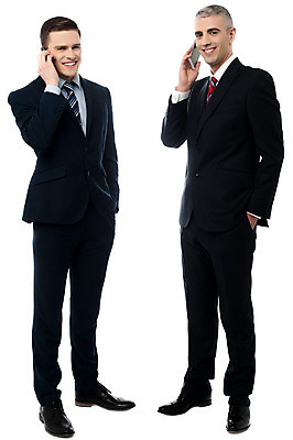 포토 JPG 해외이미지 전신 백인 직업 남자 행복 포즈 2 사업가 통신 성공 넥타이 모바일 세포 말하기 대화 서기 사람 정장 두명 스마트폰 흰색 직장인 무선전화기 스마트 경영자 부름 소통 고립 의사소통 스타일 카피스페이스 해외202004 해외포토 서양인 잡화 옷 감정 컬러 컨셉 모션 핸드폰 스마트기기 공백 전화기 리더 파일형식 이미지허브