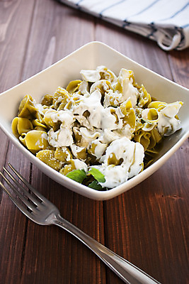 포토 JPG 해외이미지 접시 음식 포크 파스타 요리 사람없음 초록색 계란 식사 저녁식사 맛 먹이 크림 시금치 버터 점심식사 폭식 세이지 채식주의자 핸드메이드 해외202004 해외포토 식기 컬러 컨셉 채소 서양음식 알 채식 파일형식 이미지허브