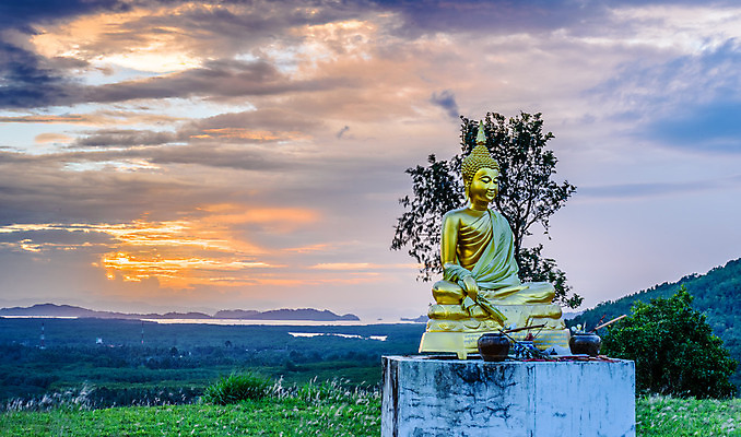 포토 JPG 해외이미지 아시아 종교 조각 섬 여행 불교 태국 자연 하늘 산 미술 동양인 풍경 사람없음 파란색 조각상 평화 일출 일몰 흰색 사찰 정상 심볼 명상 내추럴 해외202004 해외포토 나라 컬러 컨셉 종교건축 문화예술 인종 조형물 노을 생태계 파일형식 이미지허브