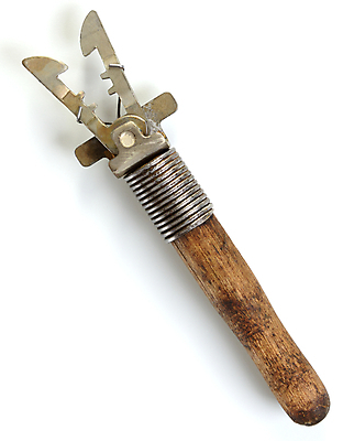 포토 JPG 해외이미지 1 백그라운드 미래 사람없음 목재 기계 수확 흰색 기구 공구 스패너 신비 철 오브젝트 싱글 기어 놋쇠 옛날 핸드메이드 해외202004 해외포토 나무 컬러 컨셉 농업 재료 도구 파일형식 이미지허브