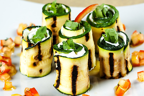 포토 JPG 해외이미지 접시 음식 잎 다이어트 채소 치즈 건강 사람없음 초록색 저녁식사 신선 고명 그릴 굽기 허브 준비 유기농 롤 레시피 바질 점심식사 루꼴라 주키니 채식주의자 크림치즈 해외202004 해외포토 식물 식기 웰빙 컬러 주방용품 유제품 식사 구이 채식 파일형식 이미지허브