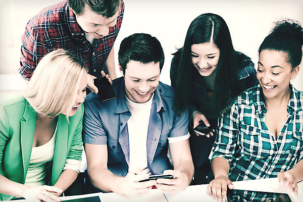 포토 JPG 해외이미지 학생 응시 교육 행복 유럽 흑인 통신 교실 학교 새로움 세포 미소 웃음 사람 소녀 소년 여러명 친구 관찰 그룹 어플리케이션 전화기 그림 대학교 보여주기 동영상 점심식사 단절 학자 해외202004 해외포토 서양인 직업 시선 여자 남자 감정 나라 어린이 다수 컨셉 관계 모션 표정 식사 파일형식 이미지허브