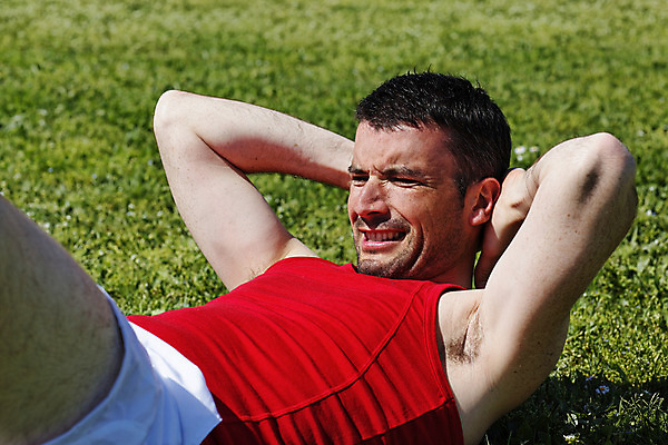 포토 JPG 해외이미지 모델 라이프스타일 웰빙 공원 남자 운동화 신체 다이어트 근육 건강 한명 사람 앉기 야외 운동 강사 힘 활발 작업 몸무게 보디빌딩 보디빌더 날씬함 연습 싱글 체육관 근육질 역도 손질 팔 고립 복근 분실 완벽 해외202004 해외포토 직업 1 공공시설 스포츠 신발 컨셉 모션 생활 신체부위 헬스 몸매 파일형식 이미지허브