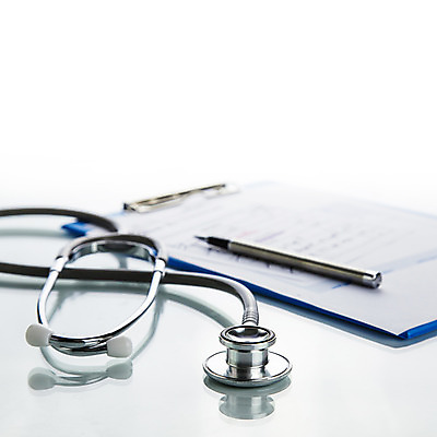 포토 JPG 해외이미지 직업 종이 백그라운드 비즈니스 청진기 건강 병원 사람없음 약 펜 쪽지 공백 진료 장비 시험 환자 간호사 의사 흰색 기구 공구 하트 맥박 질병 보고서 문서 파일 클립 고립 돌봄 서류판 심장병 해외202004 해외포토 모양 교육 컬러 의학 의료기기 모션 필기구 사무용품 의료진 도구 파일형식 이미지허브