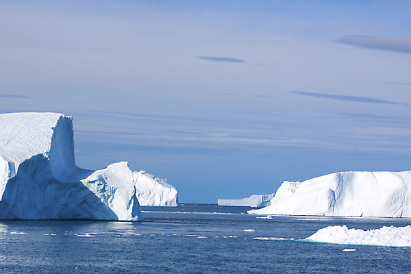 포토 JPG 해외이미지 구름 호수 파도 바다 섬 과학 여행 겨울 자연 하늘 풍경 사람없음 물 여름 파란색 빛 컬러풀 글로벌 반사 여행객 우주 일출 얼음 일몰 추위 흰색 오픈 크루즈 시원함 크리스탈 북극 서리 빙산 북쪽 그린란드 북극해 옛날 해외202004 해외포토 자연요소 계절 컬러 배_교통 덴마크 사람 노을 광석 극지방 방향 생태계 파일형식 이미지허브