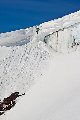 포토 JPG 해외이미지 남자 여행 이동 자연 하늘 휴식 산 한명 사람 풍경 경사 야외 초록색 빛 평화 얼음 침묵 기쁨 회색 자유 흰색 오픈 황무지 고독 위험 가루 심플 지역 암초 선로 운동가 해외202004 해외포토 자연요소 1 감정 컬러 컨셉 소리 생태계 파일형식 이미지허브