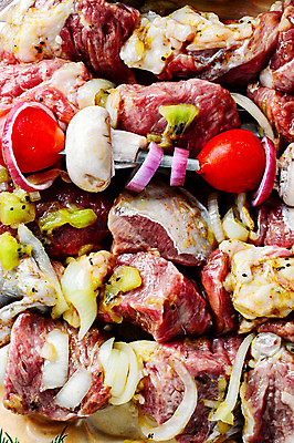 포토 JPG 해외이미지 접시 조각 토마토 채소 재료 부분 탁자 양파 파프리카 육류 스테이크 요리 사람없음 목재 빨간색 소풍 식당 식사 저녁식사 소고기 신선 막대기 꼬치 바비큐 자르기 허브 향신료 준비 매움 날것 후추 카레 케밥 생식 송아지고기 해외202004 해외포토 나무 식물 식기 음식 컬러 가구 식재료 모션 서양음식 야외활동 상점 맛 향미료 파일형식 이미지허브